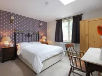 The Plough Inn Hotels in Dorking