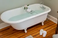 Pinecrest Bed & Breakfast