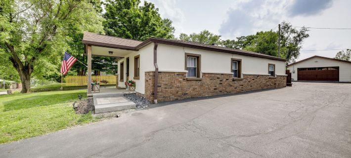Hoosier Haven: 1 MI to IU w/ Fire Pit & Yard! Hotele w: Bloomington