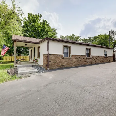 Hoosier Haven w/ Fenced Yard & Fire Pit