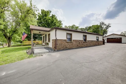 Hoosier Haven w/ Fenced Yard & Fire Pit - 3 Sao