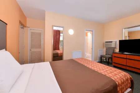 Media Inn & Suites Отели в г. Суортмор