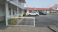 Rainbow Motor Inn - parking