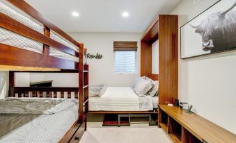 1 Mi to Dtwn Denver: Sleek Duplex w/ Rooftop Deck!