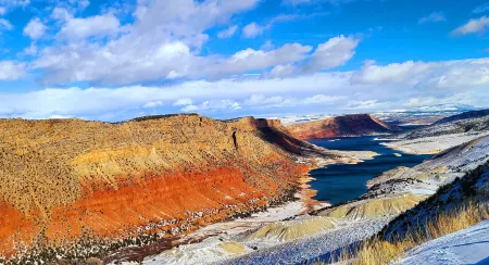 Flaming Gorge Hideout Отели в г. Манила