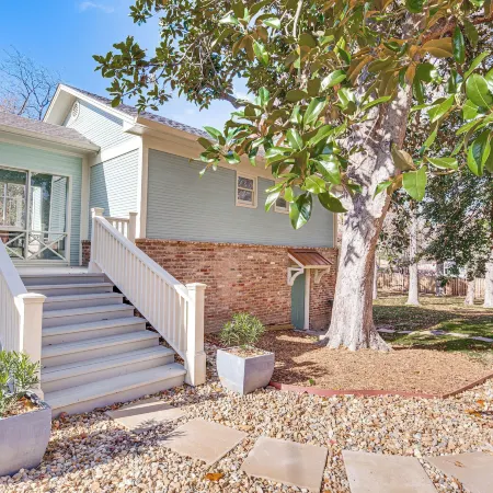 Vibrant Tyler Apartment 2 Mi to Tyler Rose Garden