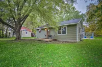 Pet-Friendly Petoskey Area Cabin, Walk to River! - Pet friendly