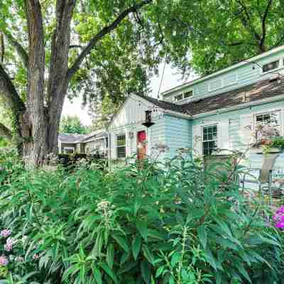 Chic Minneapolis Apt - 6 Blocks to Lake Nokomis! Hotel Exterior