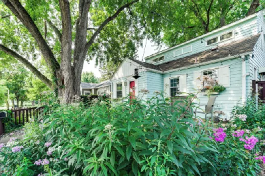 Chic Minneapolis Apt - 6 Blocks to Lake Nokomis! Hotels in 