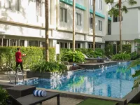 Burza Hotel Yogyakarta - Swimmingpools