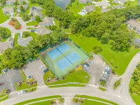 Spacious Modern Condo with Pool Access - Stunning Retreat Hotels in Garden City