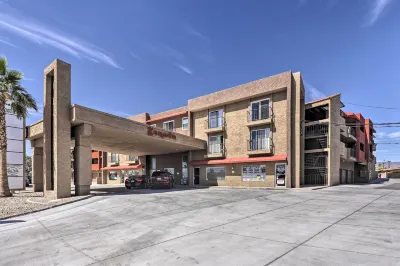 Lake Havasu Condo Walk to Lake, Dining and Shops!