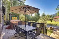 11 Mi to Slopes: Frisco Home w/ Hot Tub & Sauna! - Balkon