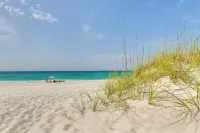 Bayfront Pensacola Beach Condo w/ Pool & Elevator - Beach