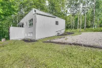 'Alpine House' Modern Delevan Cabin on 2 Acres