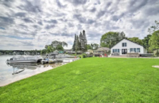 ニューリー ビルト ジレッツ レイク ジェム : ドック & ホット タブ