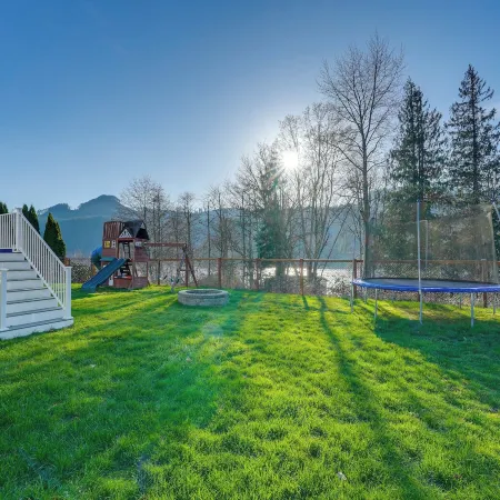 Stunning Mount Vernon Home w/ Big Lake Views!