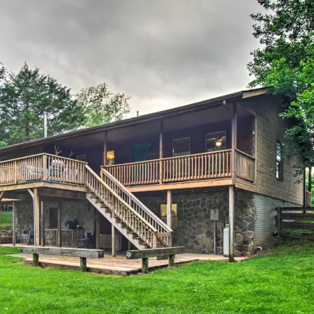 Pet-Friendly VA Home ~ 30 Mi to Shenandoah NP