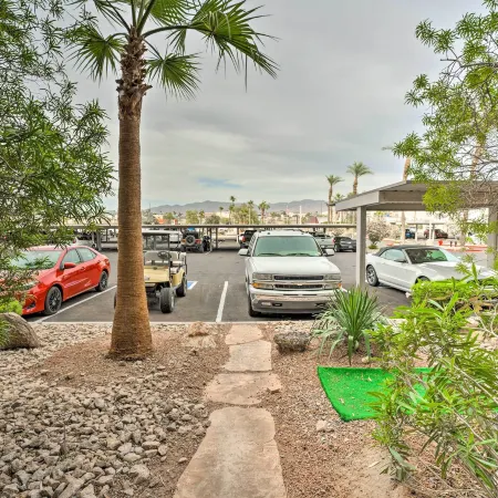 Walk to Beach: Lake Havasu Condo w/ Pool Access