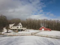 Spacious 4-bedroom home on 5 acre farm near Minnewaska State Park