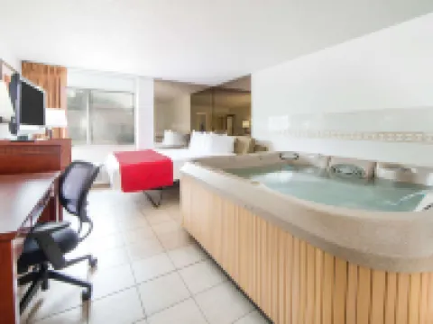Ramada by Wyndham Enid Hotels in Enid