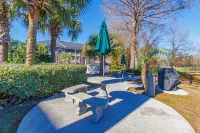 Spacious Patio and Modern Amenities - Gorgeous Golf Course Oasis Hotels in Horry County