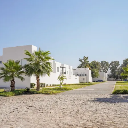 Modern House in Yautepec l Pool & Garden Отели в г. Яутепек-де-Сарагоса