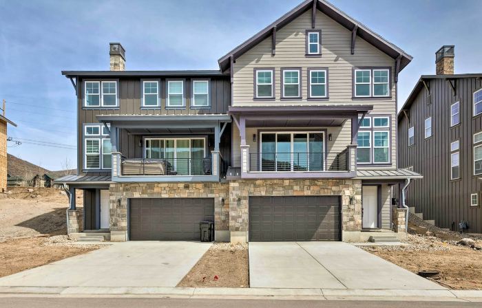 Inviting Hideout Townhome w/ Balcony & Lake Views!