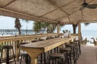 Surfside Beach Oceanfront Hotel - bar