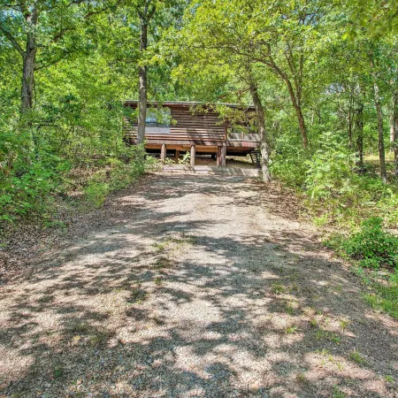 Bright Davis Escape w/ Screened-in Porch!