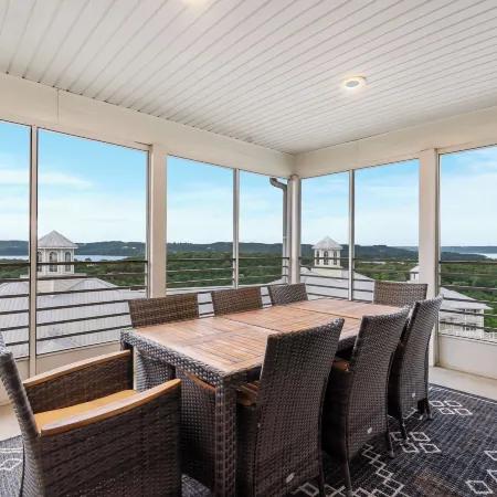 Ozark Mountain Oasis For 7!