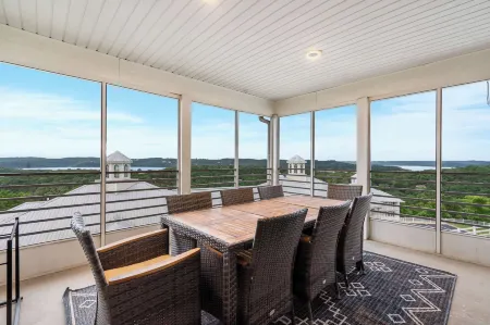 Ozark Mountain Oasis For 7!