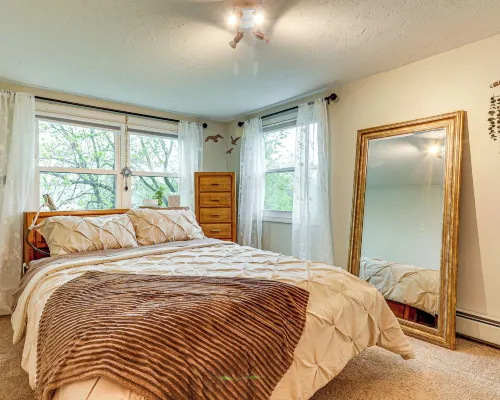 Lakefront Cottage 2 Mi to Palladium in Worcester! Hotels in Worcester