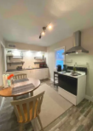 Skots Villa Bottom West. Near Sanford Medical, Midco, Univ. SF & Augustana