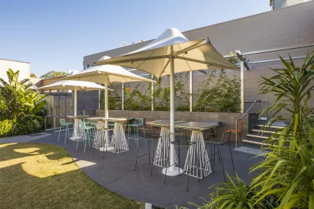 Nightcap at Golden Beach Tavern Отели в г. Калаундра