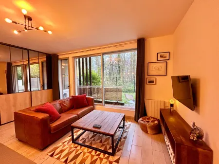 Peaceful haven with garden and parking in Chantilly