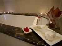 Art Hotel - Hot Tub