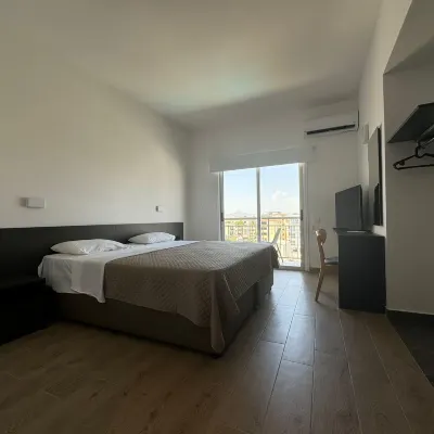 Sunflower Hotel Apartments Отели рядом с достопримечательностью «Мечеть Тузла»