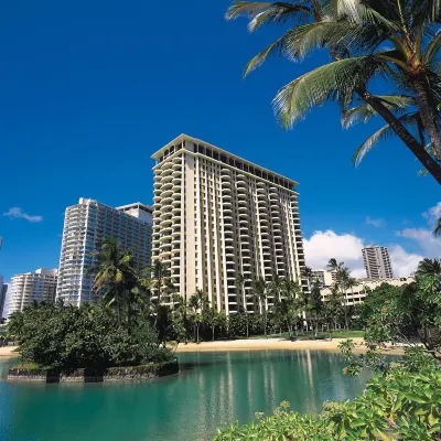 Hilton Grand Vacations Club at Hilton Hawaiian Village - Lgn Tower Отели рядом с достопримечательностью «Пляж Каханамоку»