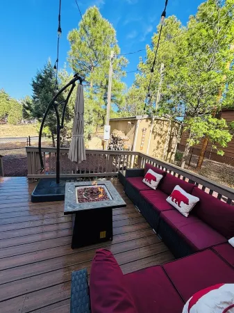 “Beary” cozy cabin in Show Low pines! Отели в г. Шоу Лоу