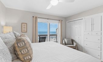 Blue Marlin by Avantstay Beachfront w/ Views, Pool Access, Beach Chairs