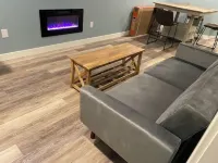 NEW Stylish Apartment with Hot Tub