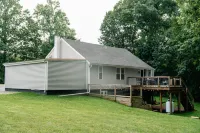Cozy Retreat with Modern Charm - Inviting Country Haven Hotels in West Donegal Township
