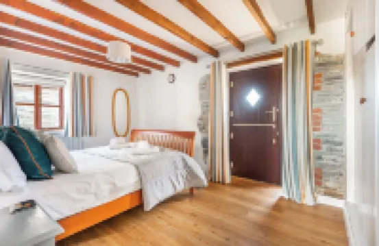 2 Bed Cottage, Log Burner. Pet Friendly - 5 Mins to Nearest Beach.