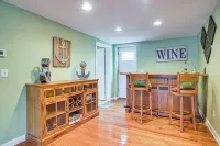 2 Mi to Beach: Falmouth Group Getaway w/ Game Room - Parkplatz