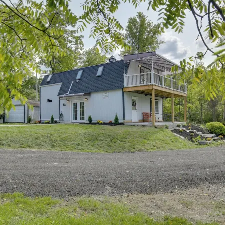 Fire Pit + on-Site Pond: Hudson Valley Home!