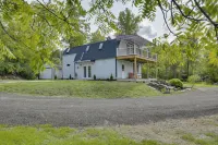 Fire Pit + on-Site Pond: Hudson Valley Home! - balcon