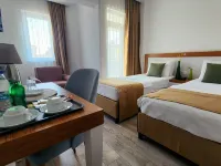 Karden Otel Hotel dekat Air Terjun Lower Duden