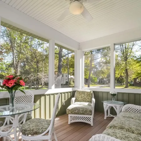 Four Gen House on Hill in Saugatuck Walk to Town