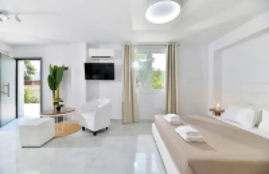 Alekos Luxury Suites Free 24h Transportation from - to Airport